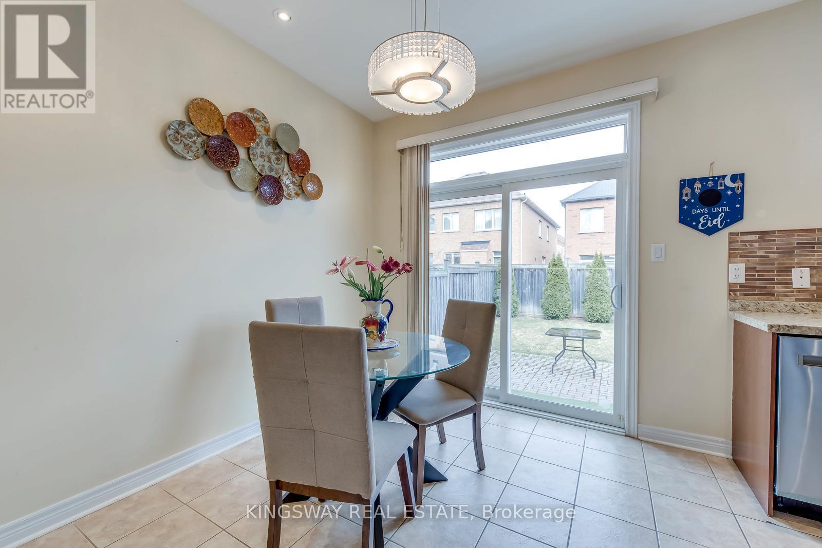 5479 Fudge Terrace, Mississauga, ON - Indoor Photo Showing Dining Room