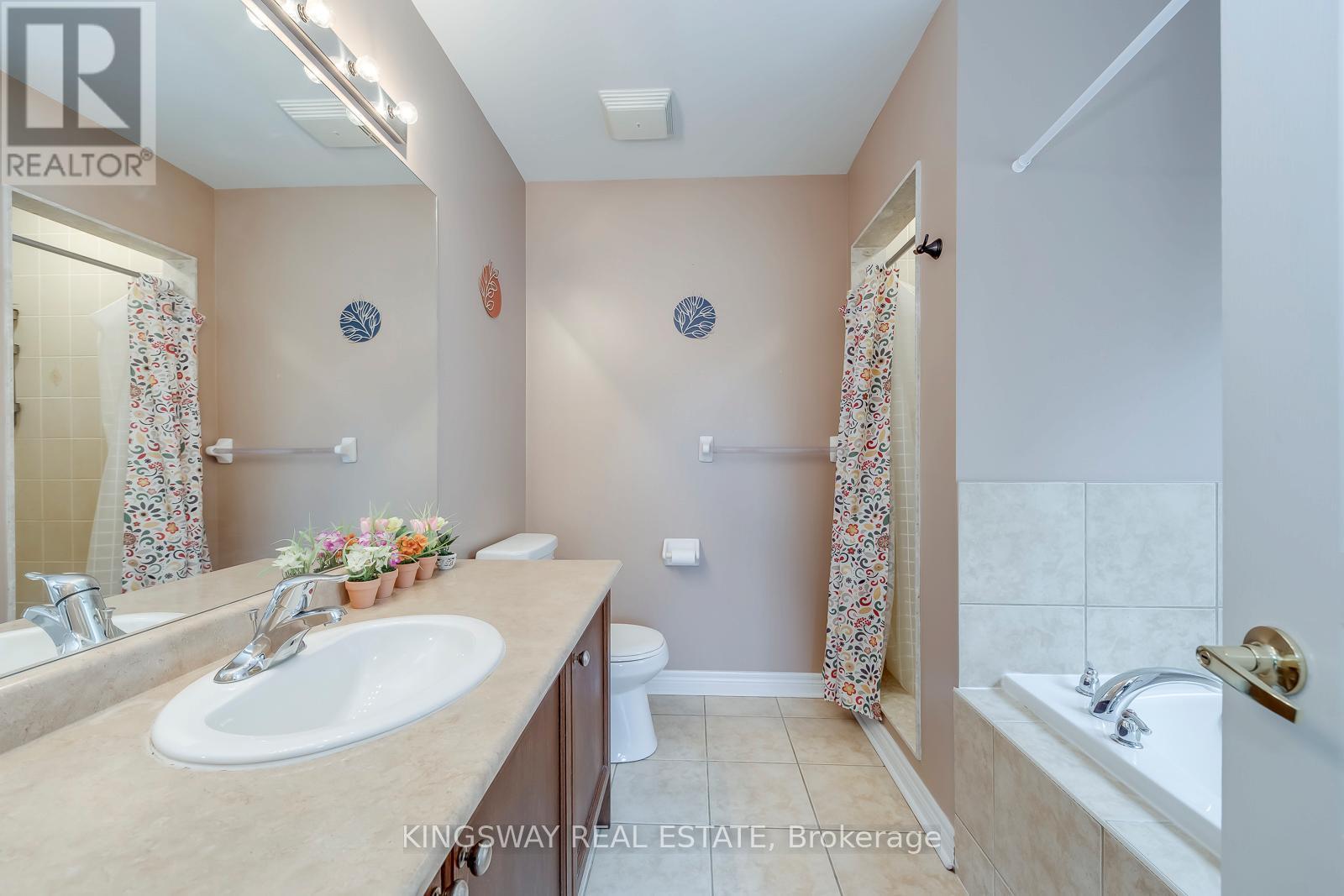 5479 Fudge Terrace, Mississauga, ON - Indoor Photo Showing Bathroom