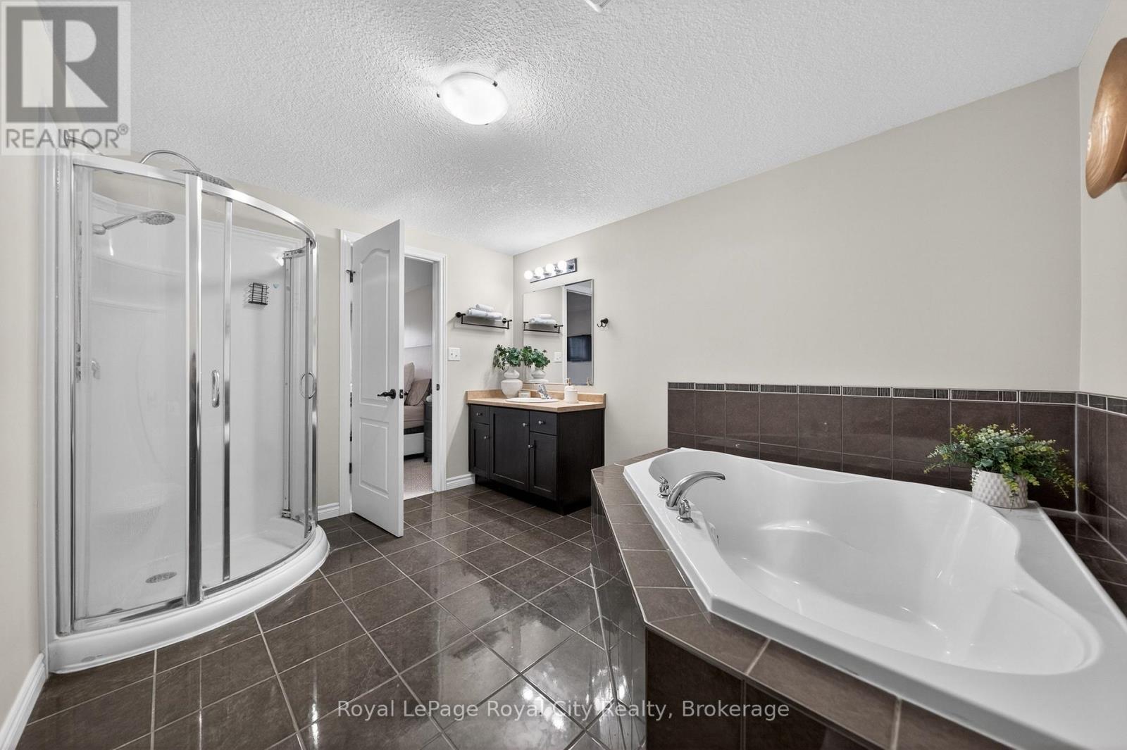 102 Edwards Street, Guelph (Grange Road), ON - Indoor Photo Showing Bathroom