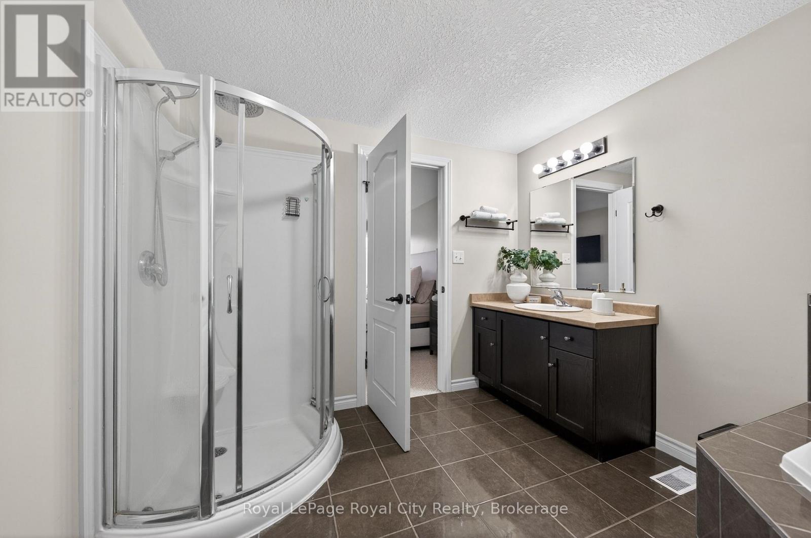 102 Edwards Street, Guelph (Grange Road), ON - Indoor Photo Showing Bathroom