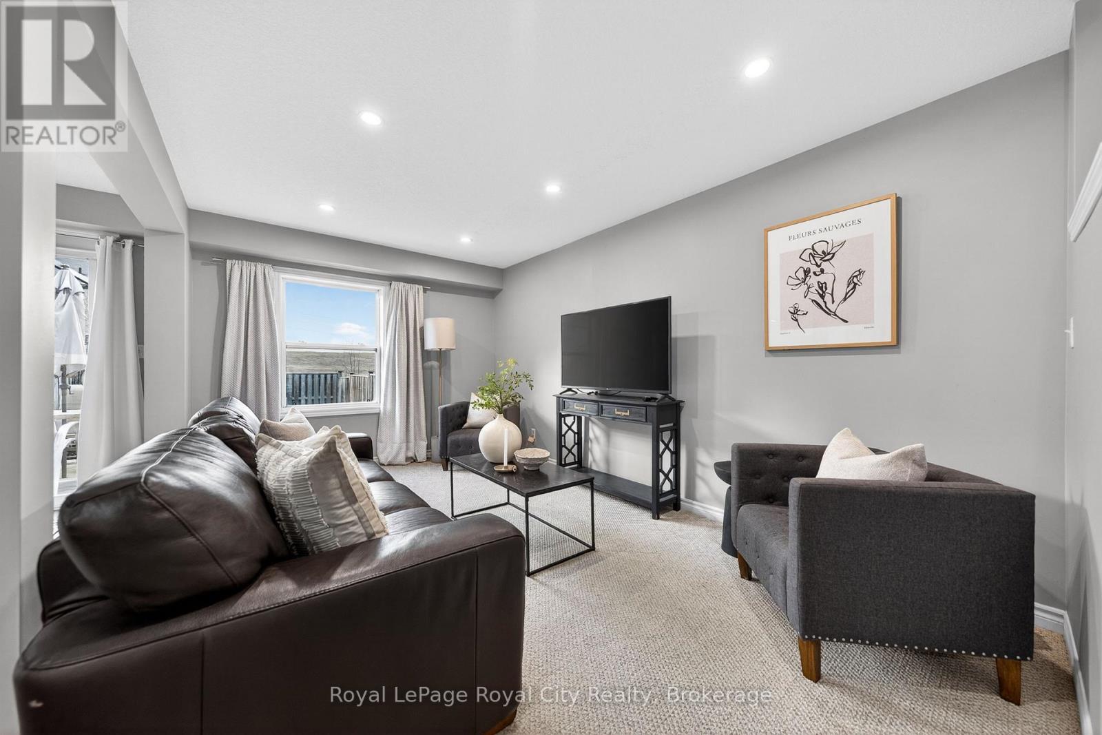 102 Edwards Street, Guelph (Grange Road), ON - Indoor Photo Showing Living Room