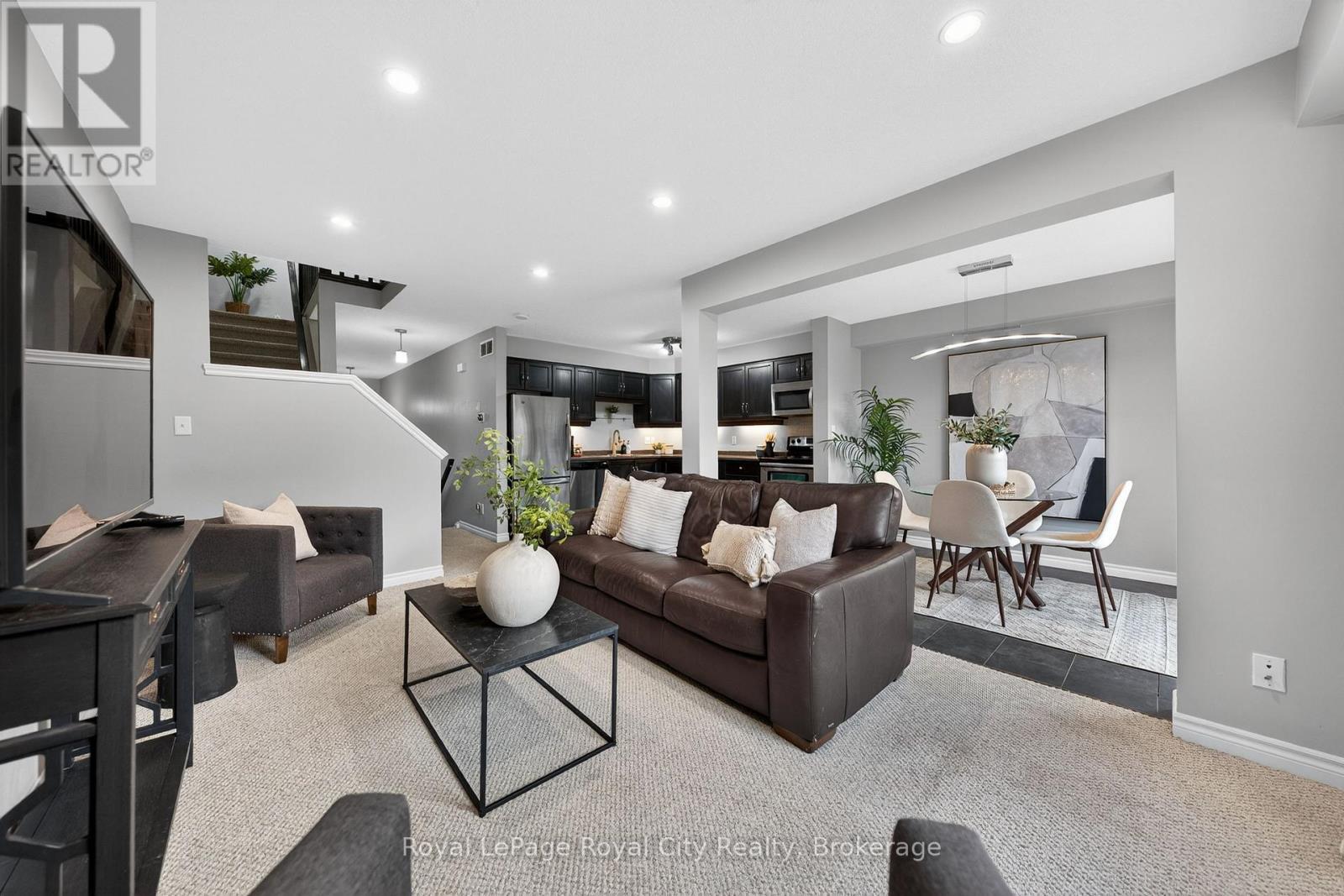 102 Edwards Street, Guelph (Grange Road), ON - Indoor