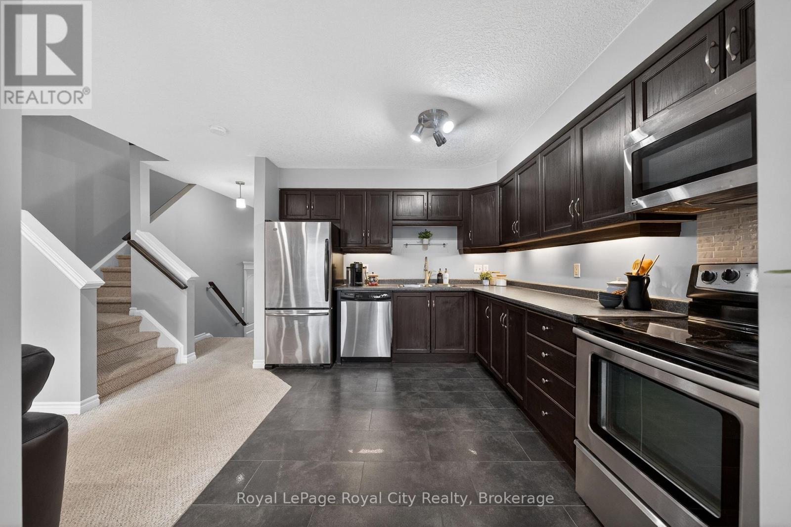 102 Edwards Street, Guelph (Grange Road), ON - Indoor Photo Showing Kitchen