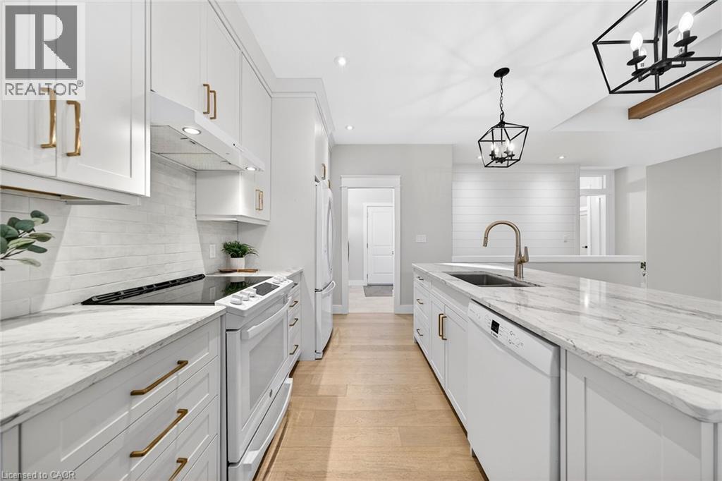 24 Craddock Boulevard Unit# 23, Jarvis, ON - Indoor Photo Showing Kitchen With Upgraded Kitchen