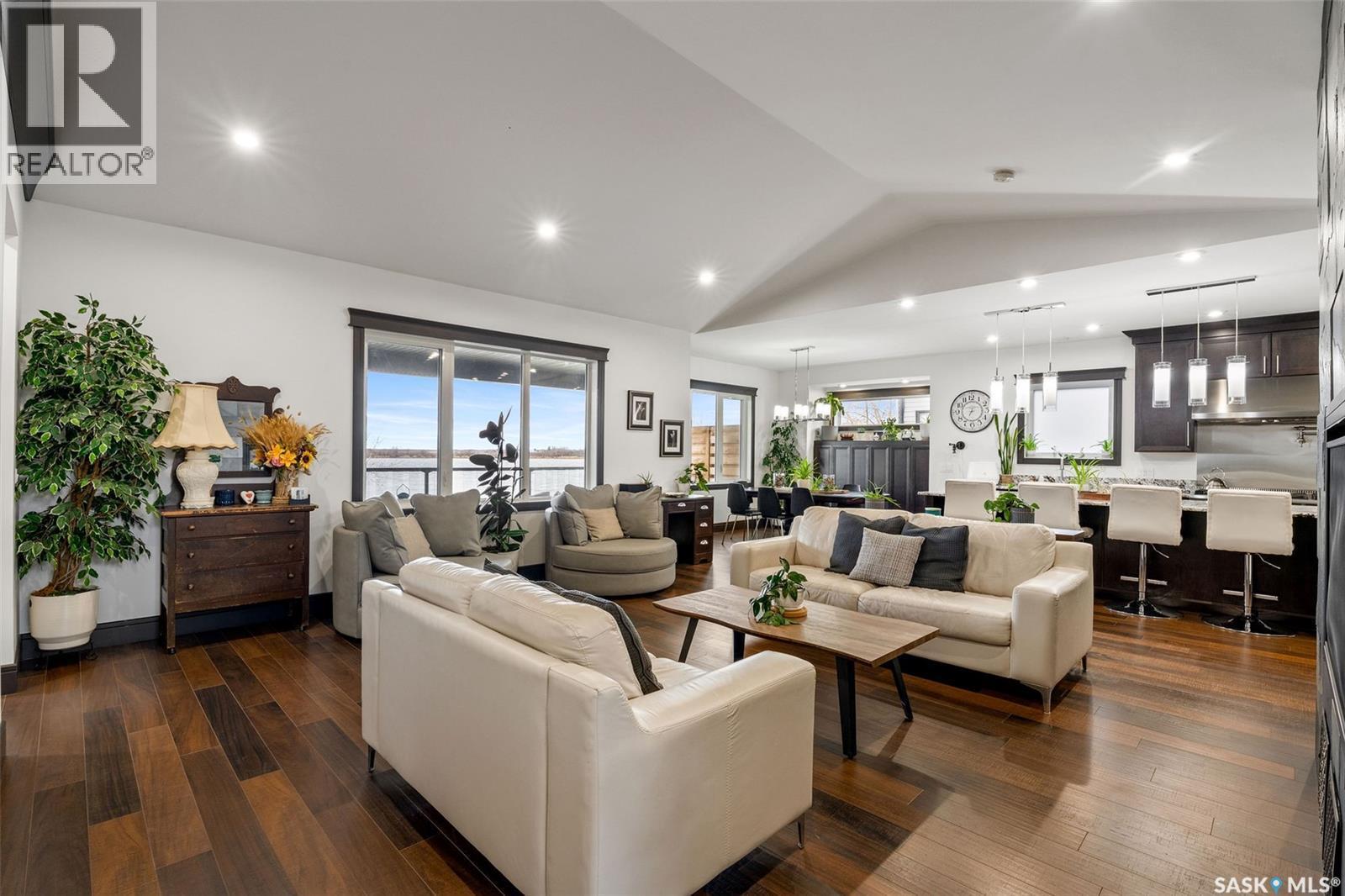 7 Pape Drive, Humboldt Lake, SK - Indoor Photo Showing Living Room