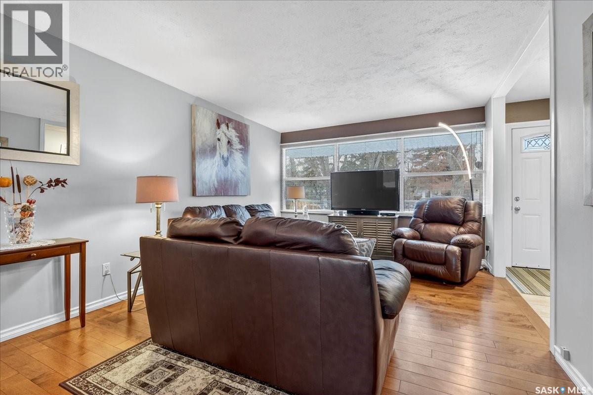 3718 Argyle Road, Regina, SK - Indoor Photo Showing Living Room