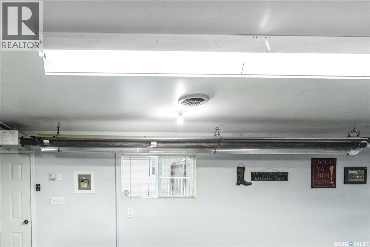 3718 Argyle Road, Regina, SK - Indoor Photo Showing Garage