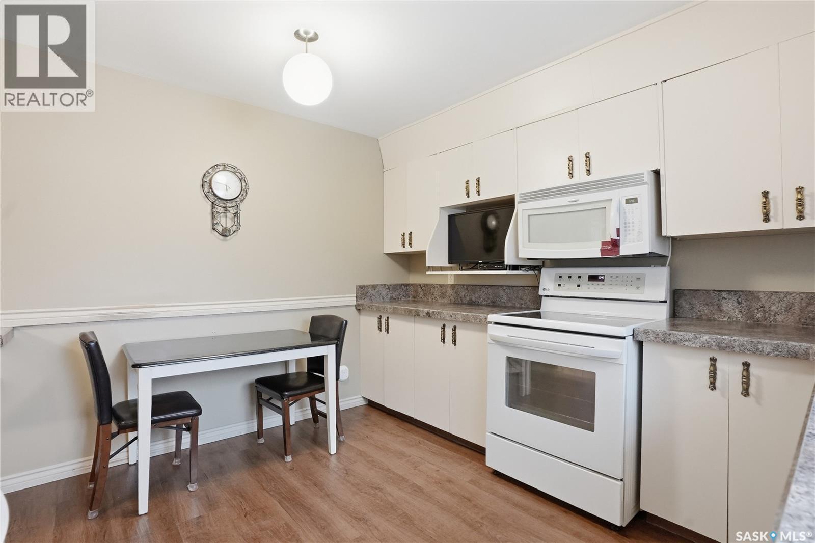 73 Champlin Crescent, Saskatoon, SK - Indoor Photo Showing Kitchen