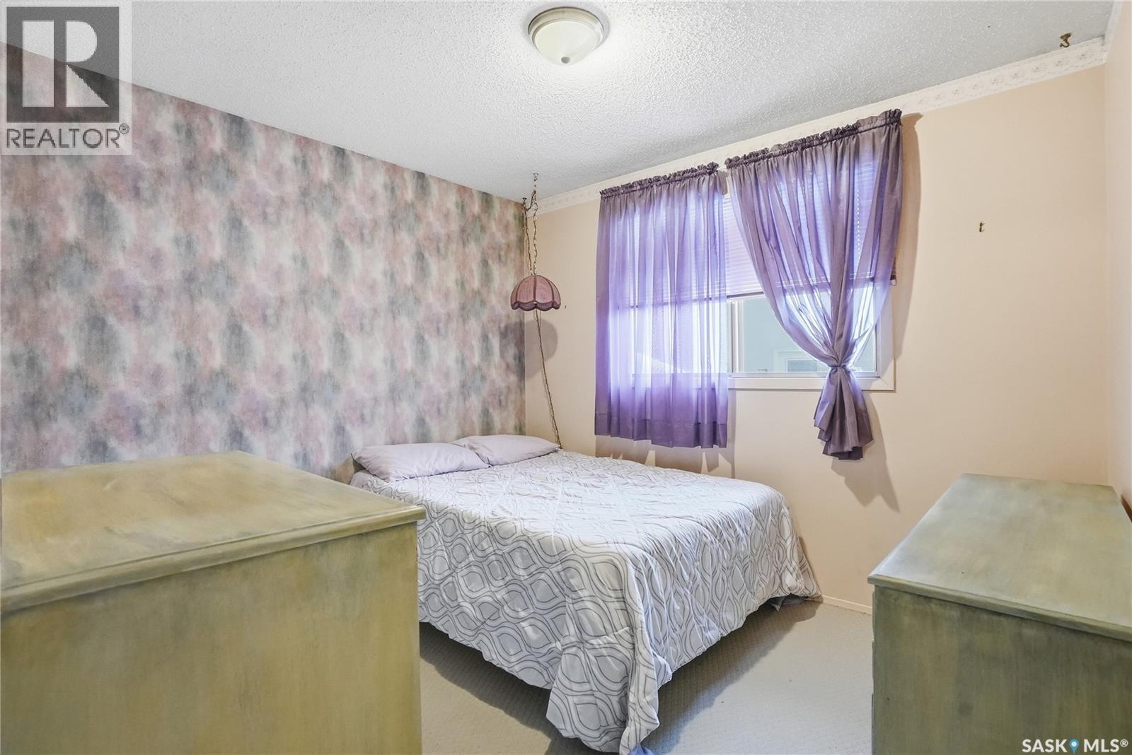 73 Champlin Crescent, Saskatoon, SK - Indoor Photo Showing Bedroom
