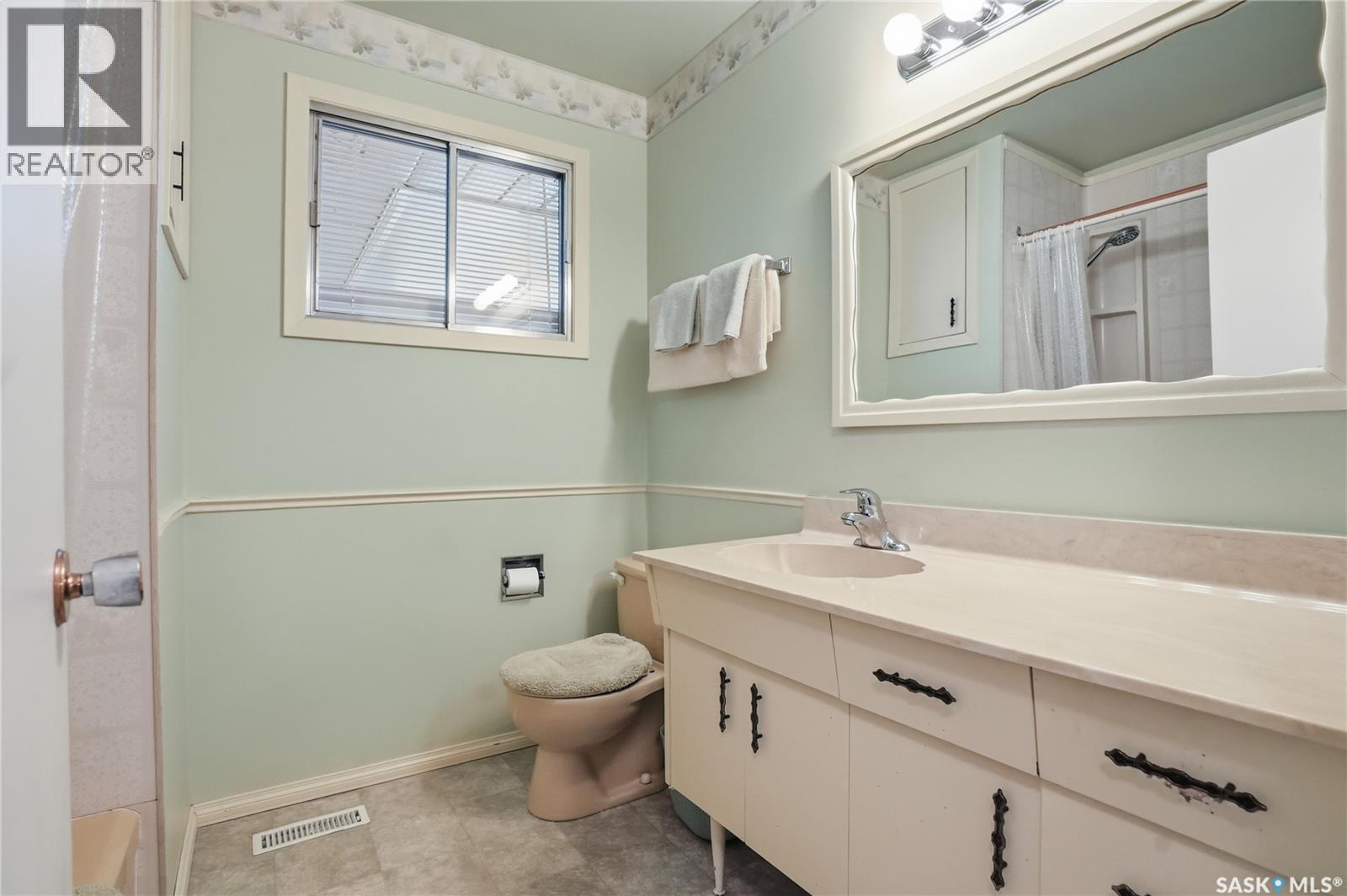 73 Champlin Crescent, Saskatoon, SK - Indoor Photo Showing Bathroom