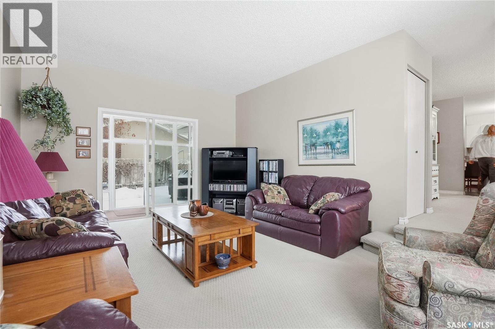 73 Champlin Crescent, Saskatoon, SK - Indoor Photo Showing Living Room