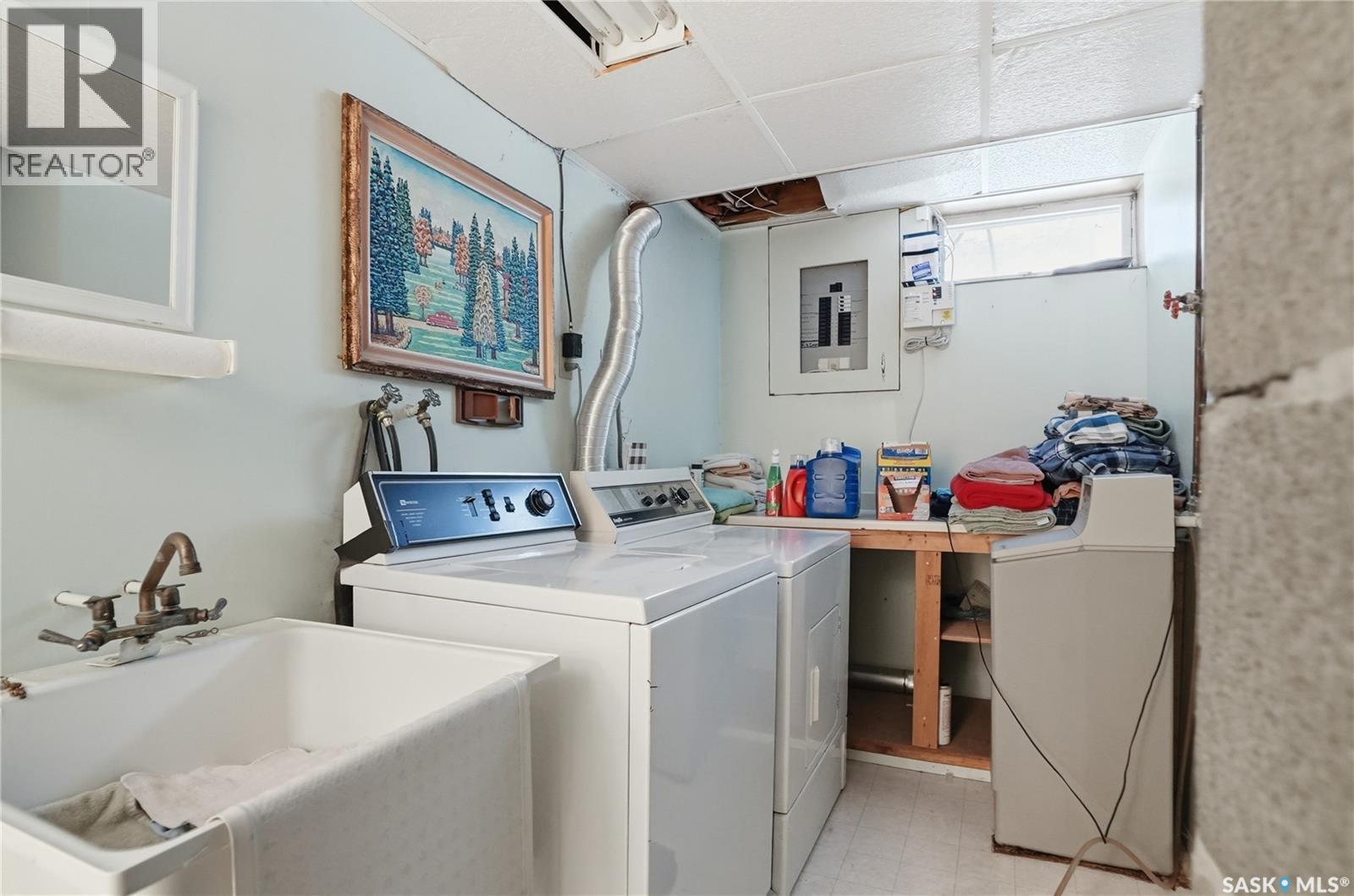 73 Champlin Crescent, Saskatoon, SK - Indoor Photo Showing Laundry Room