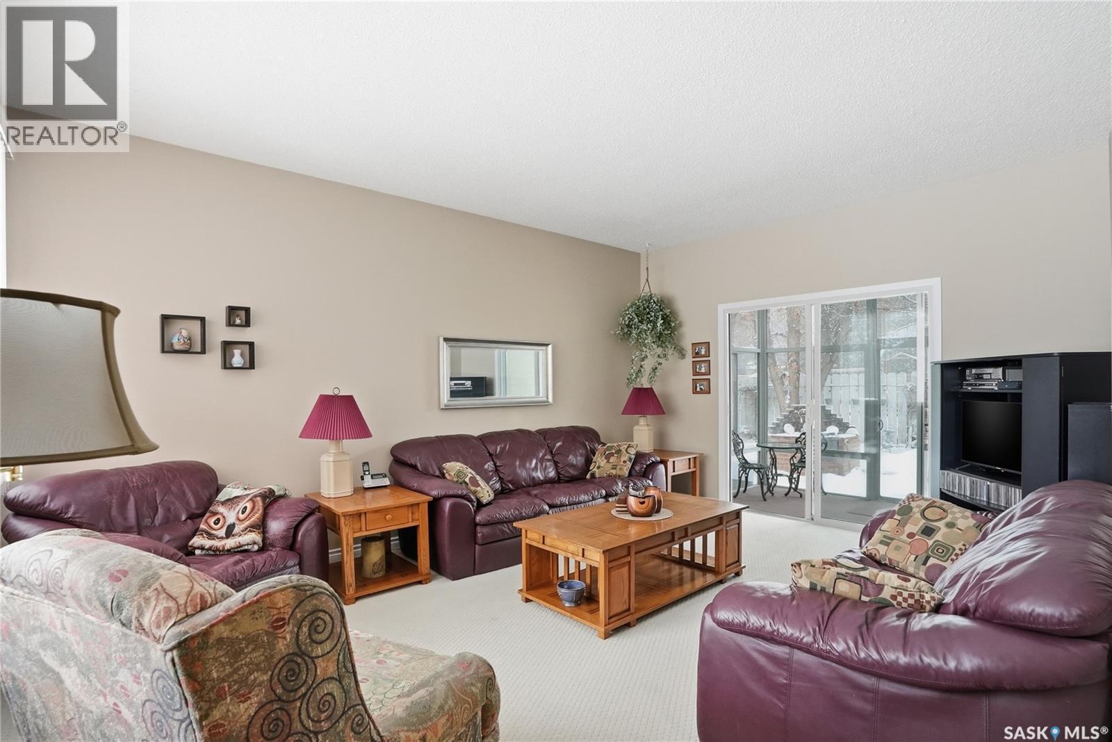 73 Champlin Crescent, Saskatoon, SK - Indoor Photo Showing Living Room