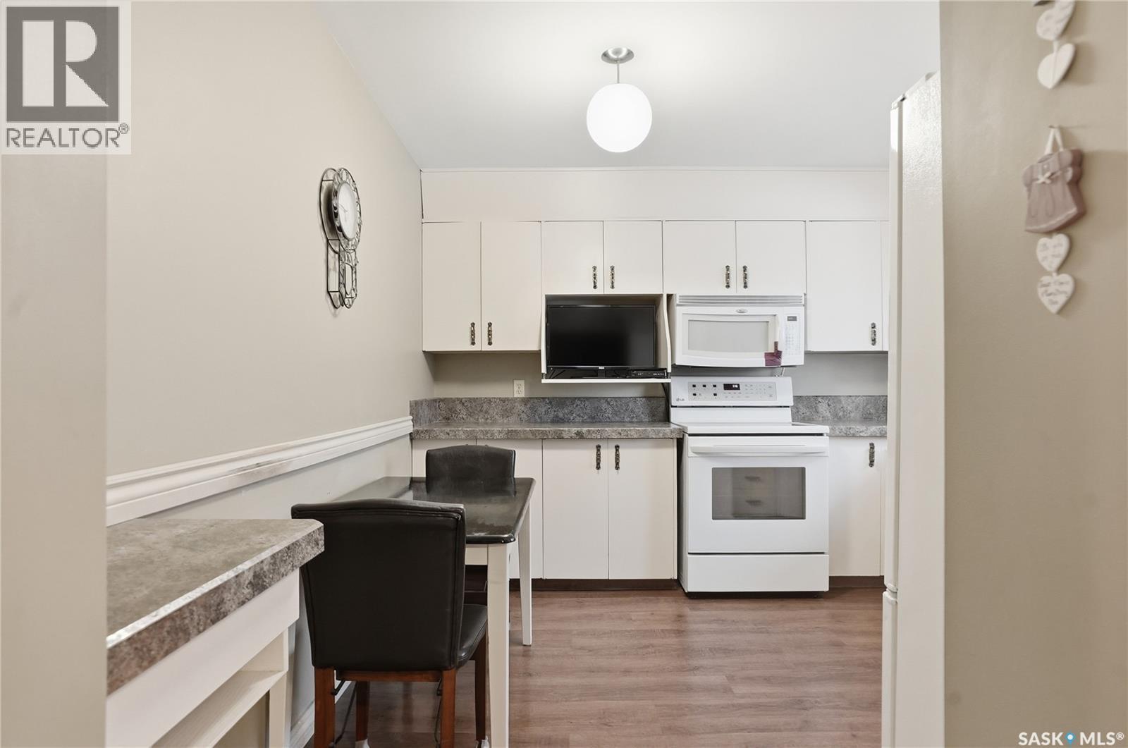 73 Champlin Crescent, Saskatoon, SK - Indoor Photo Showing Kitchen
