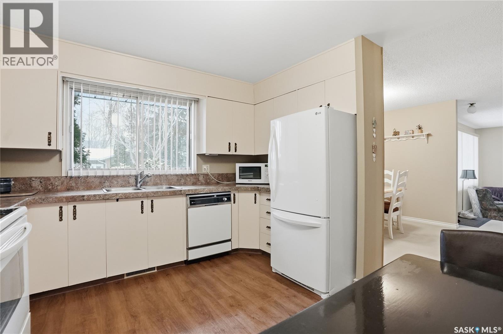 73 Champlin Crescent, Saskatoon, SK - Indoor Photo Showing Kitchen
