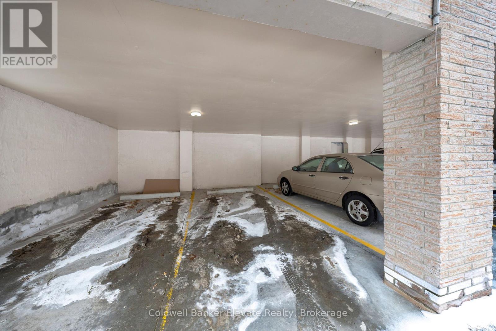 402 - 49 Park Avenue, Halton Hills, ON - Photo Showing Garage