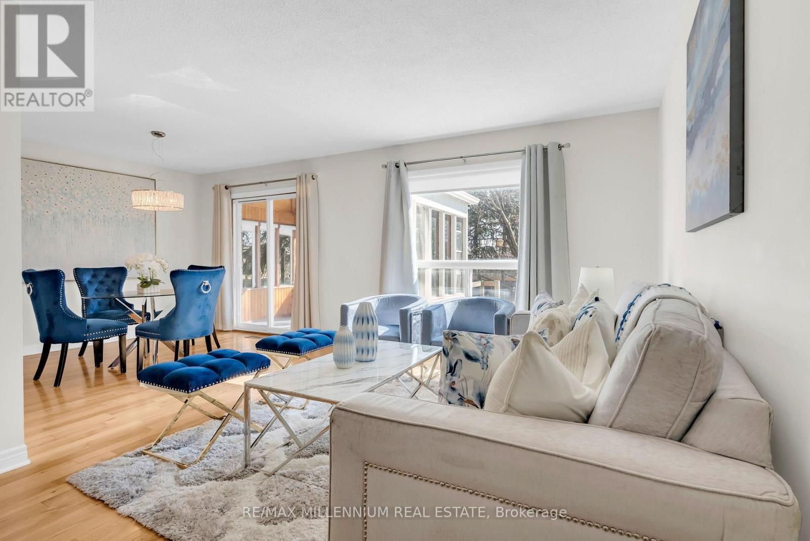 20 Kesteven Crescent, Brampton, ON - Indoor Photo Showing Living Room