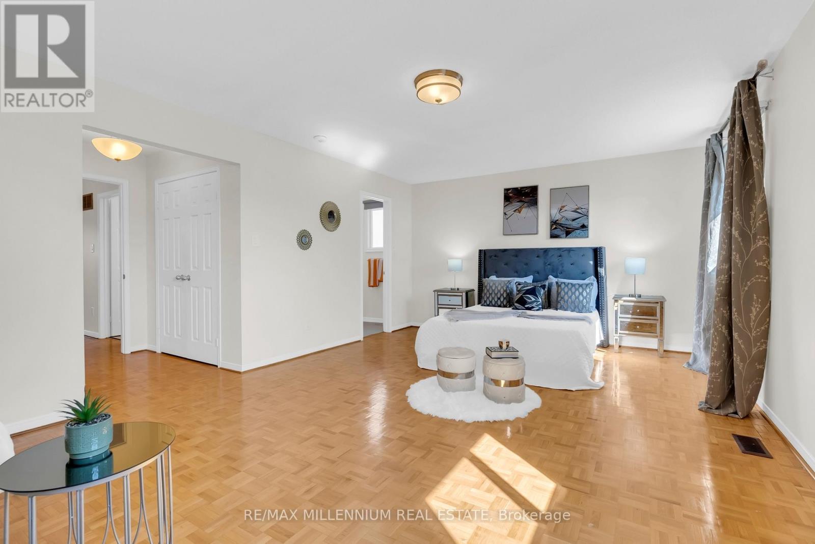 20 Kesteven Crescent, Brampton, ON - Indoor Photo Showing Living Room