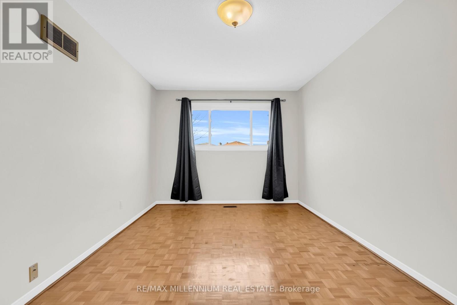 20 Kesteven Crescent, Brampton, ON - Indoor Photo Showing Other Room