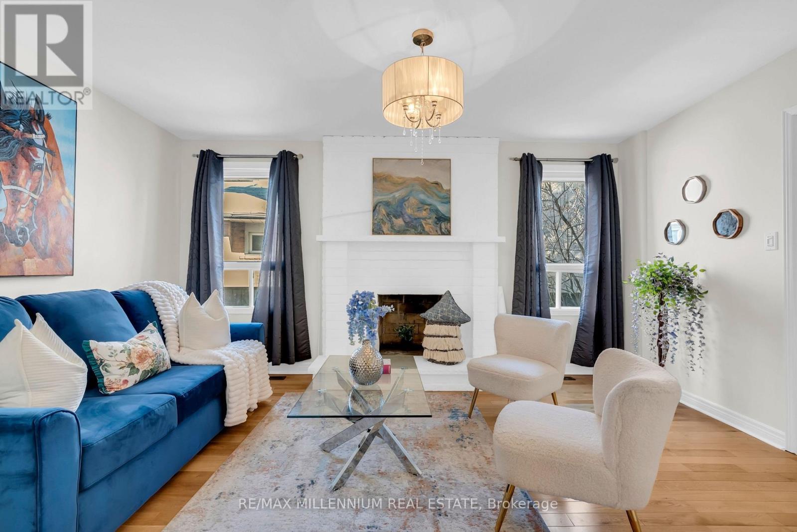 20 Kesteven Crescent, Brampton, ON - Indoor Photo Showing Living Room