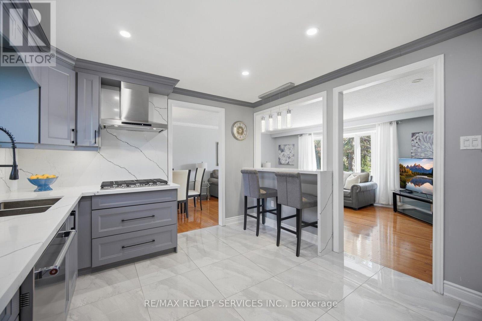 68 Elgin Drive, Brampton, ON - Indoor Photo Showing Kitchen With Double Sink With Upgraded Kitchen