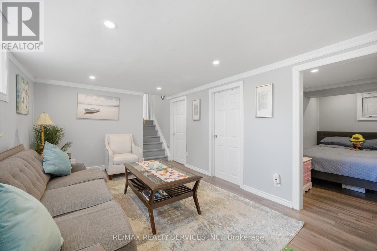 68 Elgin Drive, Brampton, ON - Indoor Photo Showing Living Room