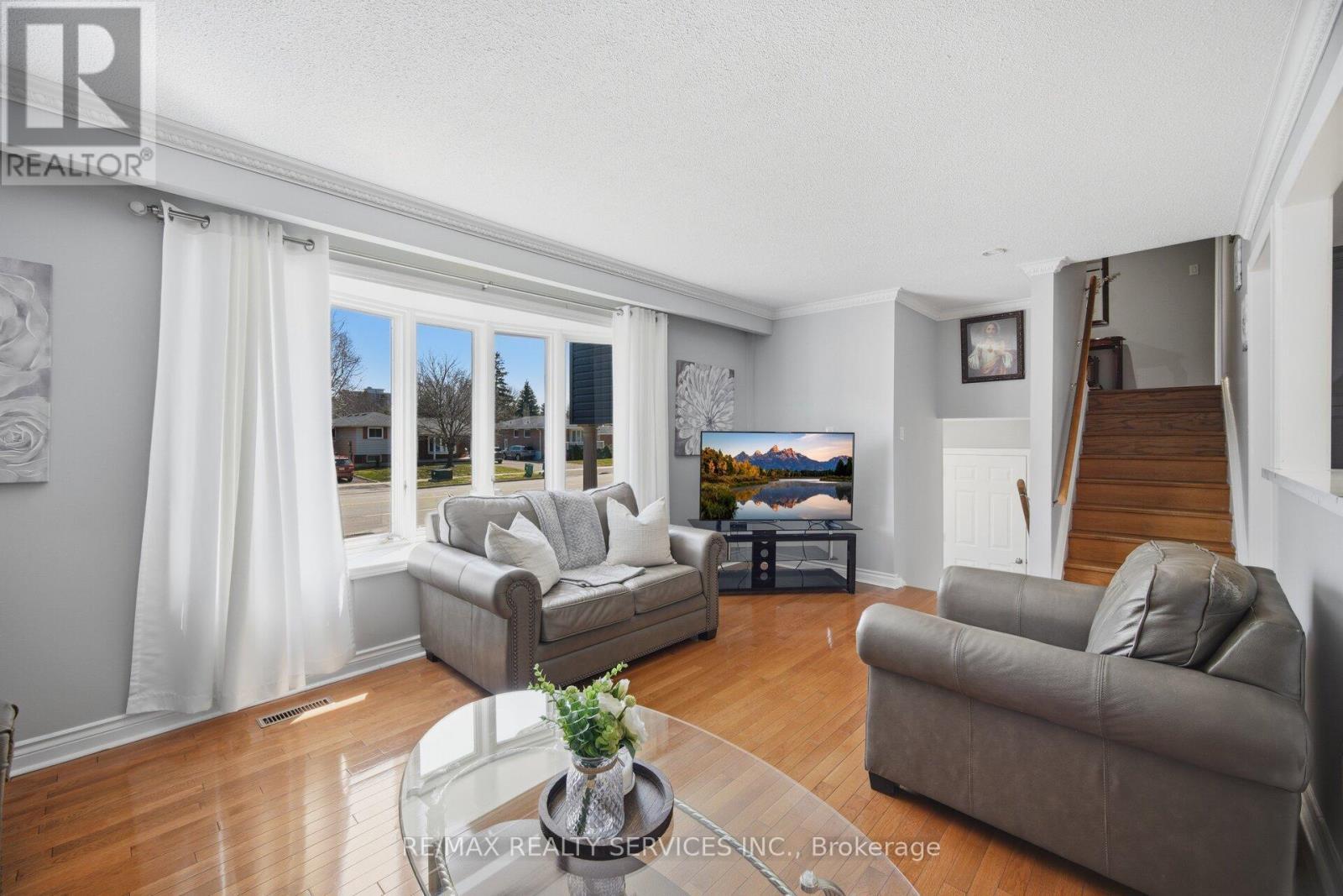 68 Elgin Drive, Brampton, ON - Indoor Photo Showing Living Room