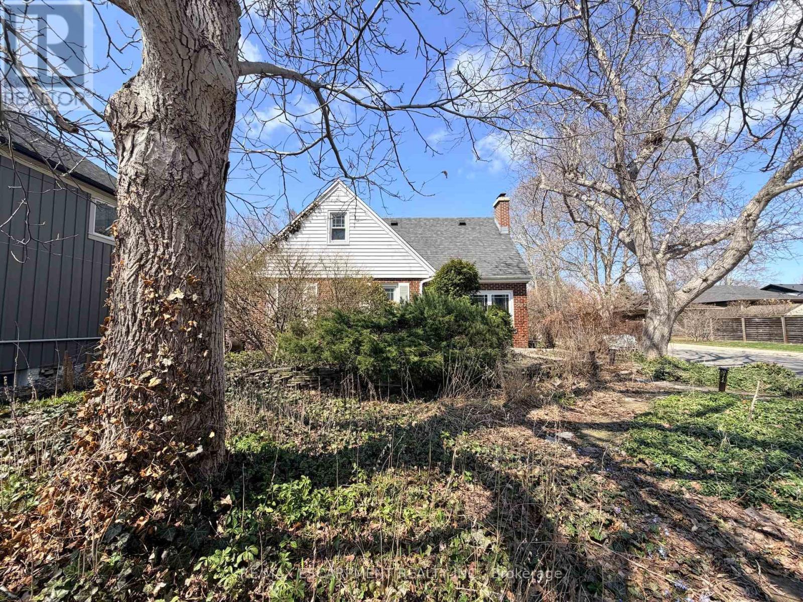 2093 Victoria Avenue, Burlington, ON - Outdoor