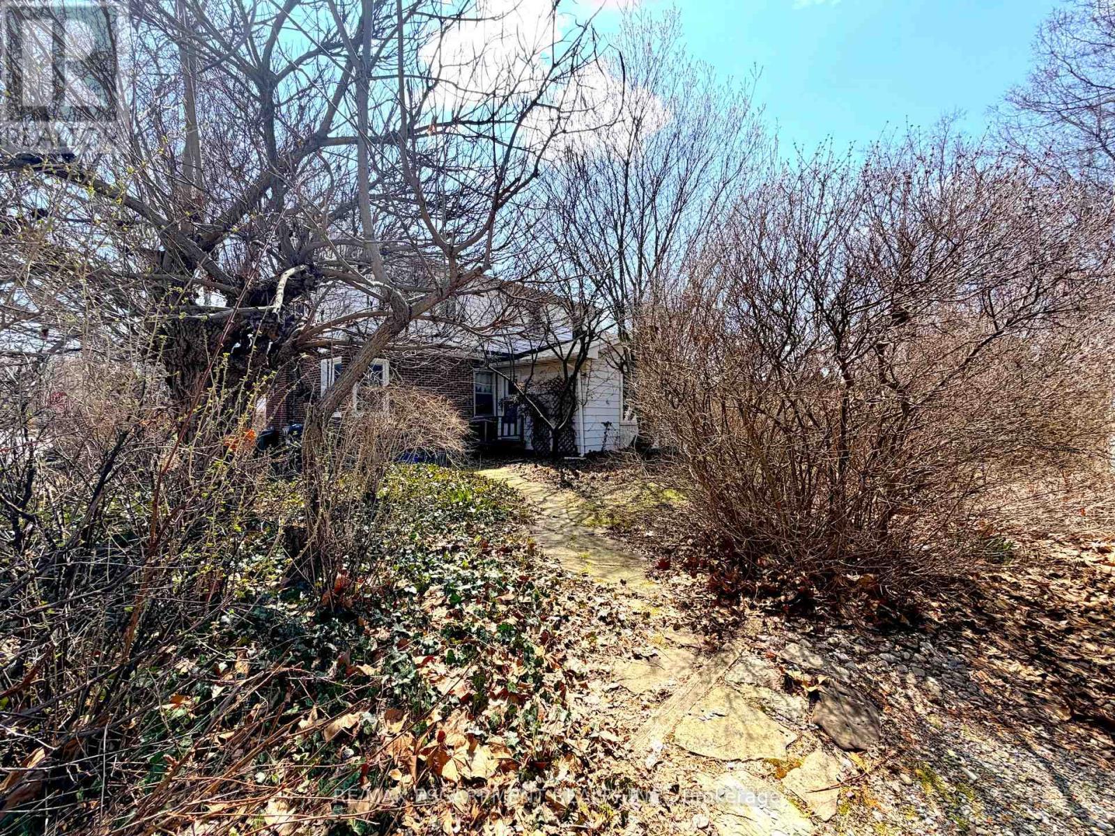 2093 Victoria Avenue, Burlington, ON - Outdoor