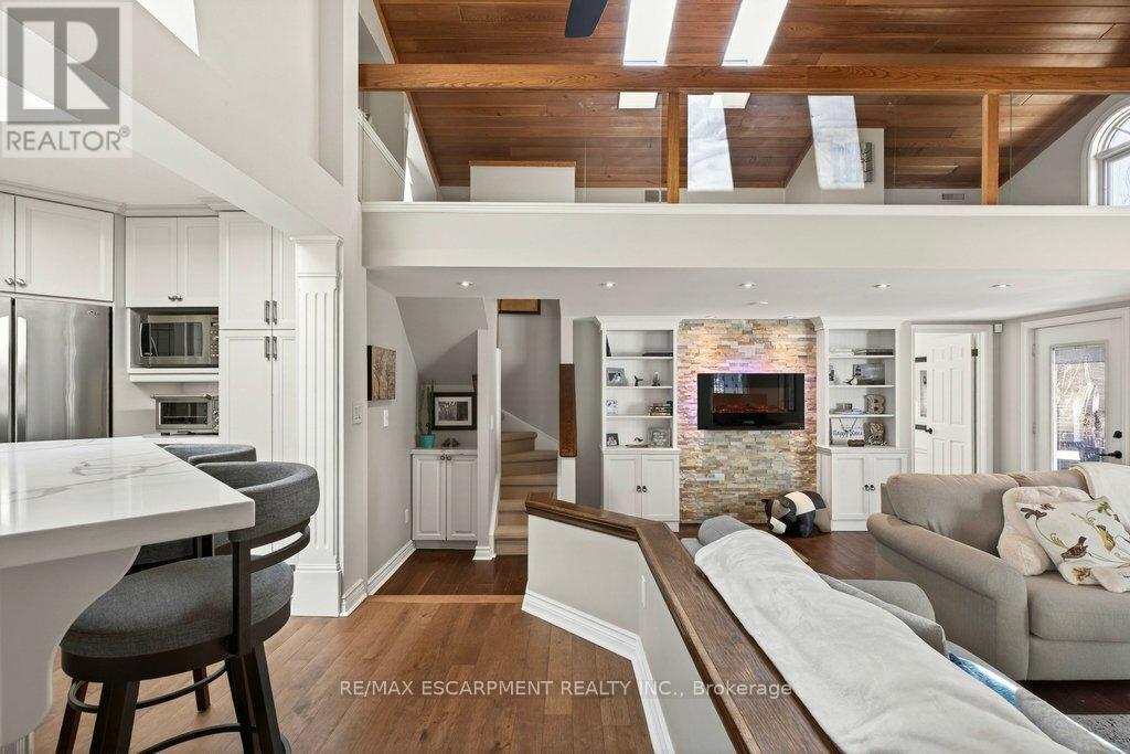 2119 Paisley Avenue, Burlington, ON - Indoor