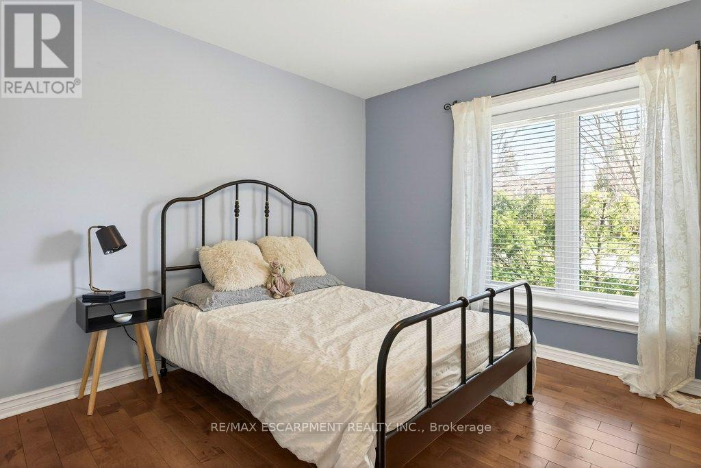 2119 Paisley Avenue, Burlington, ON - Indoor Photo Showing Bedroom