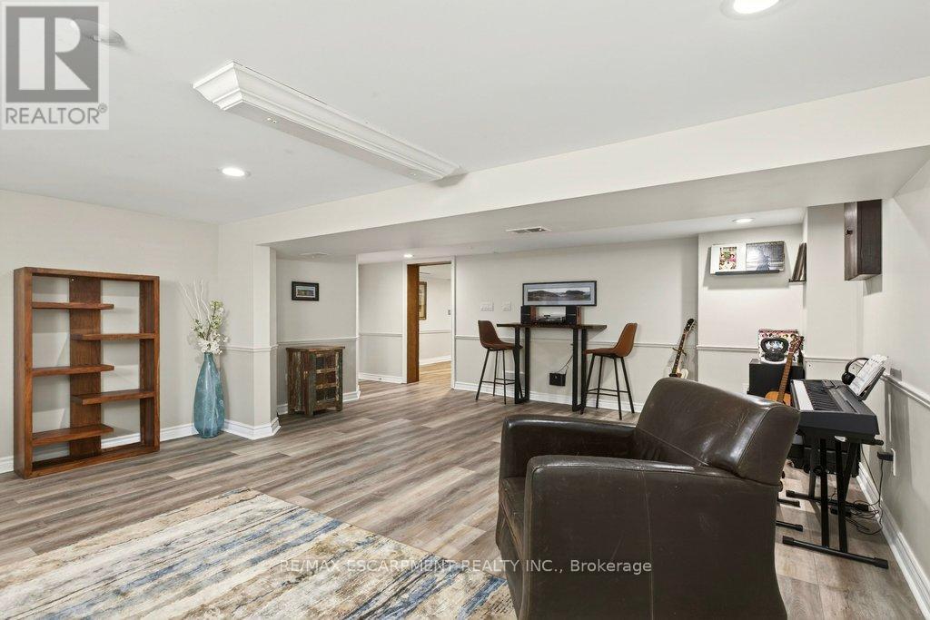2119 Paisley Avenue, Burlington, ON - Indoor