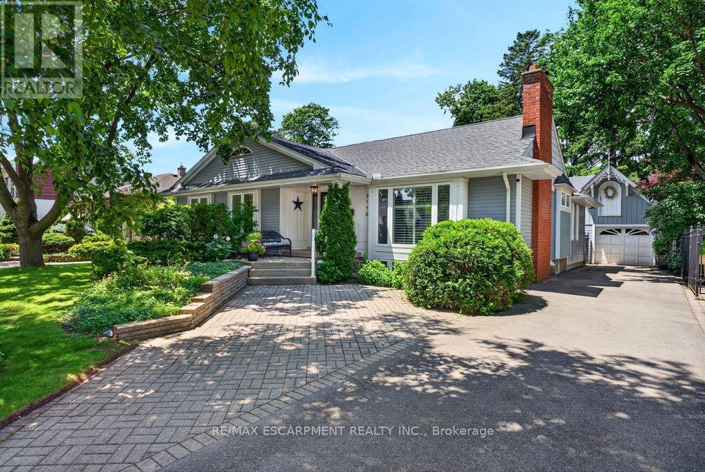 2119 Paisley Avenue, Burlington, ON - Outdoor With Facade