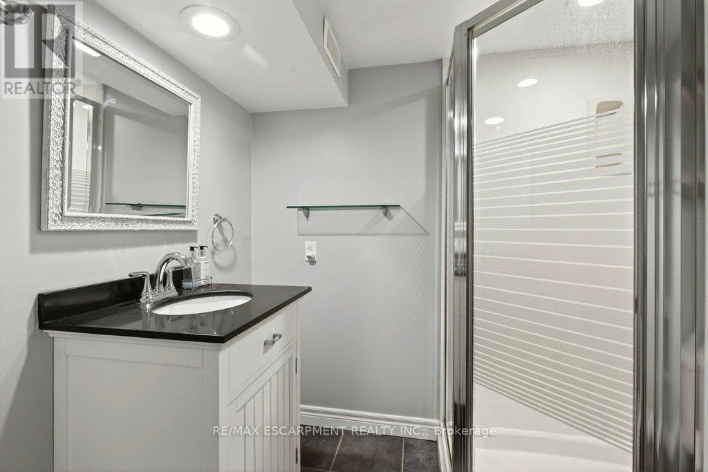 2119 Paisley Avenue, Burlington, ON - Indoor