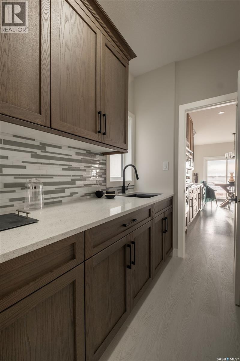 3748 Gee Crescent, Regina, SK - Indoor Photo Showing Kitchen