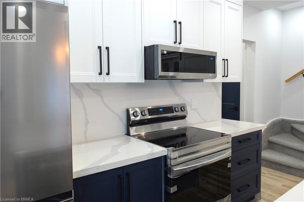91 Princess Street, Hamilton, ON - Indoor Photo Showing Kitchen