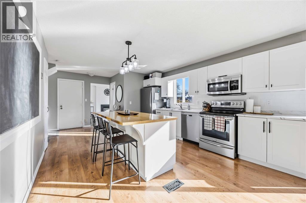 342 Willow Crescent, St Clair, ON - Indoor Photo Showing Kitchen With Upgraded Kitchen