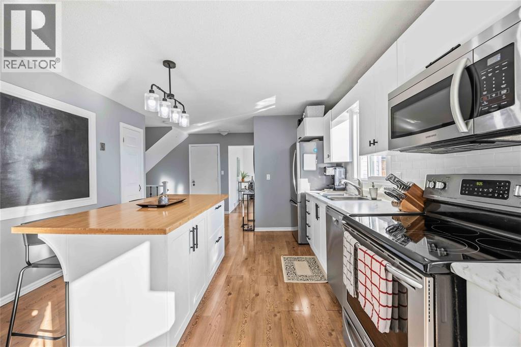 342 Willow Crescent, St Clair, ON - Indoor Photo Showing Kitchen With Upgraded Kitchen