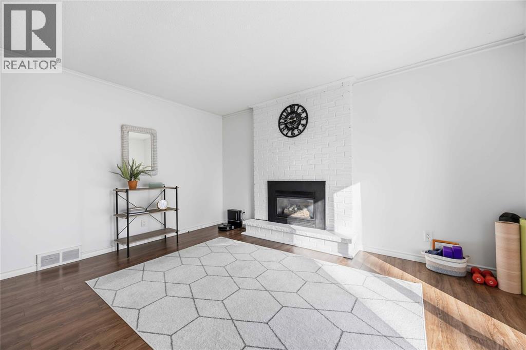 342 Willow Crescent, St Clair, ON - Indoor Photo Showing Living Room With Fireplace