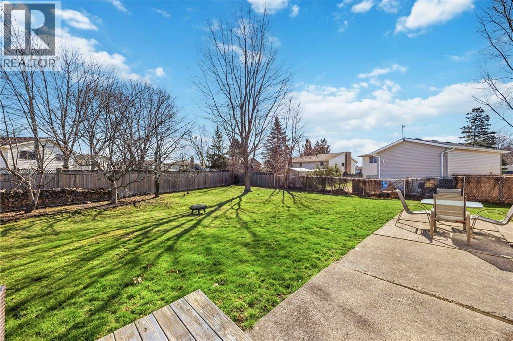 342 Willow Crescent, St Clair, ON - Outdoor With Backyard