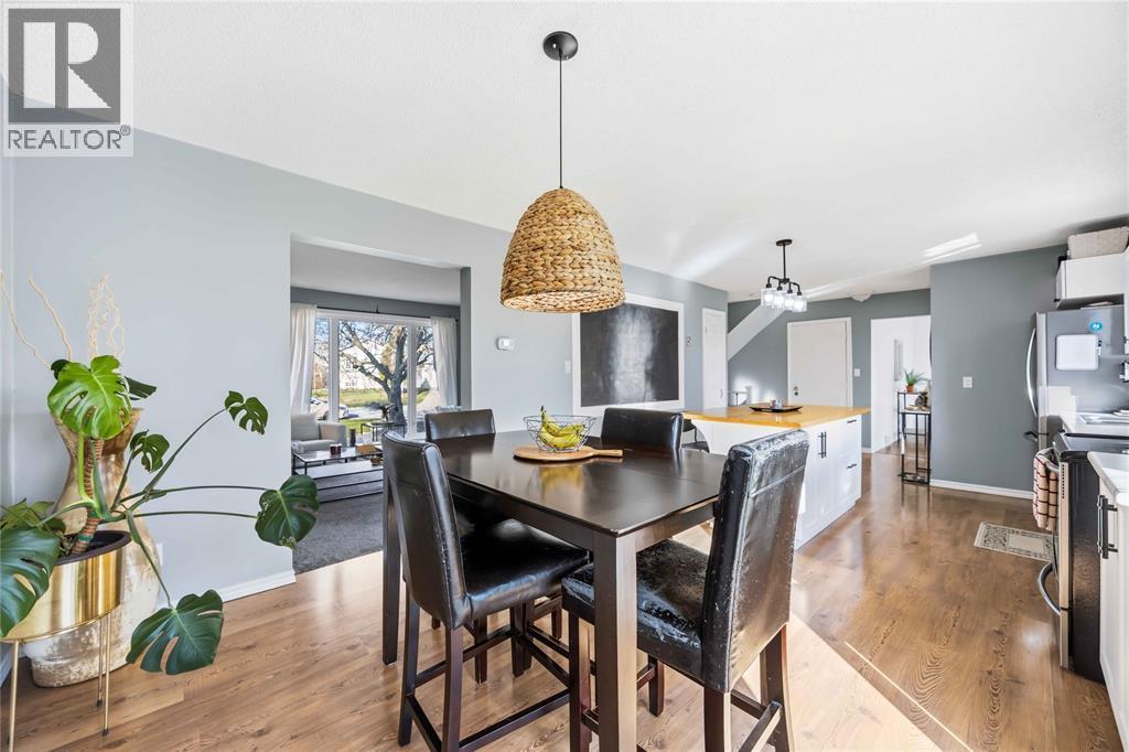 342 Willow Crescent, St Clair, ON - Indoor Photo Showing Dining Room