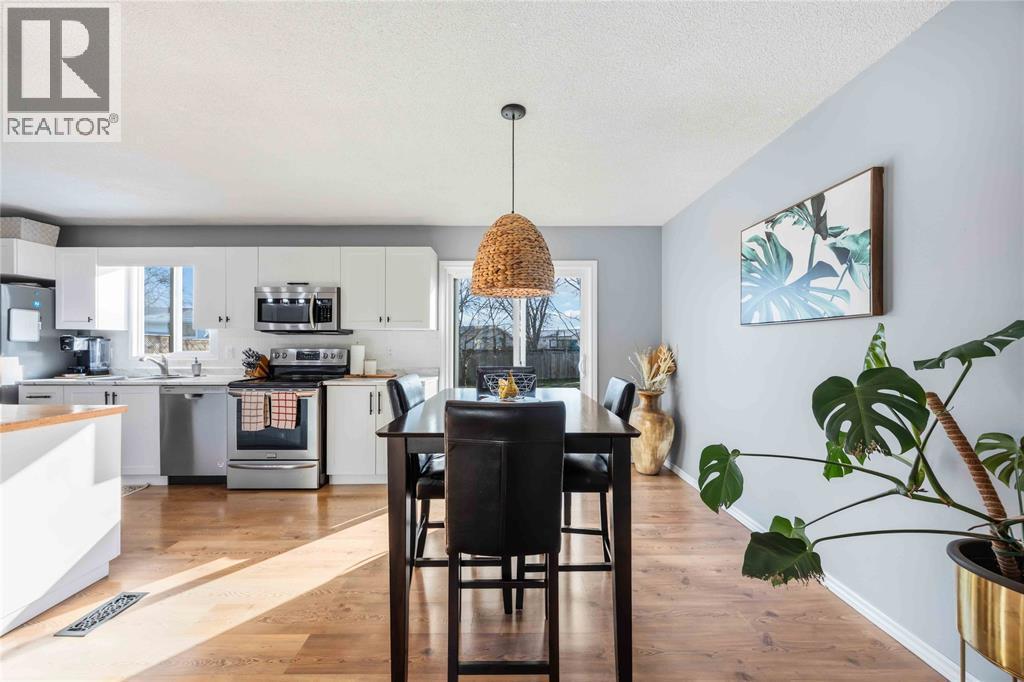 342 Willow Crescent, St Clair, ON - Indoor