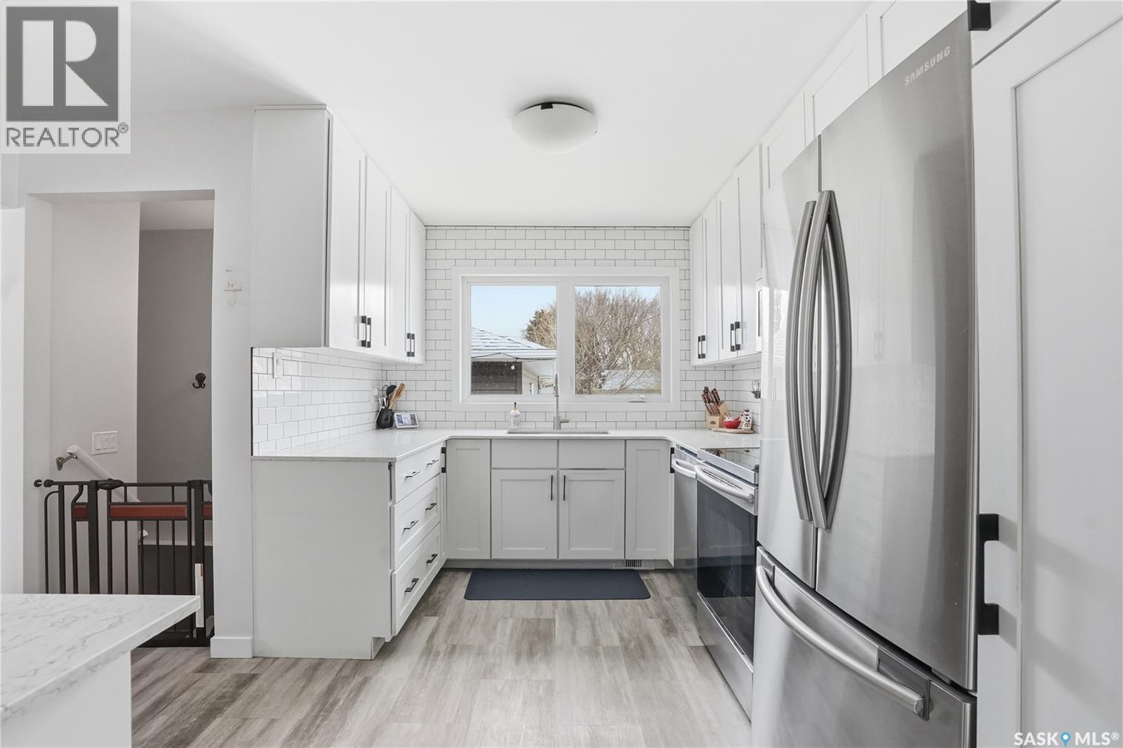 15 Stewart Avenue, Saskatoon, SK - Indoor Photo Showing Kitchen