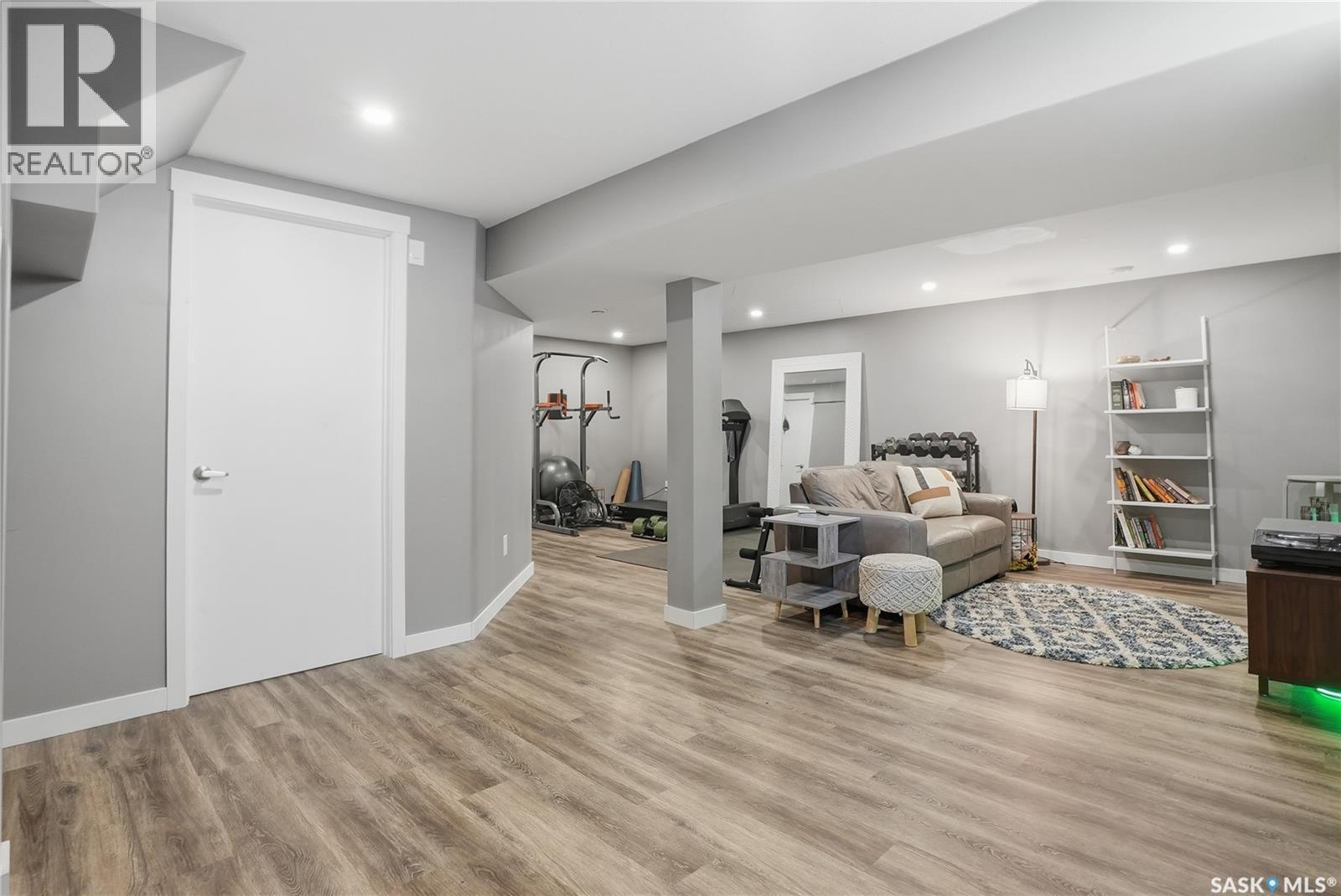 15 Stewart Avenue, Saskatoon, SK - Indoor