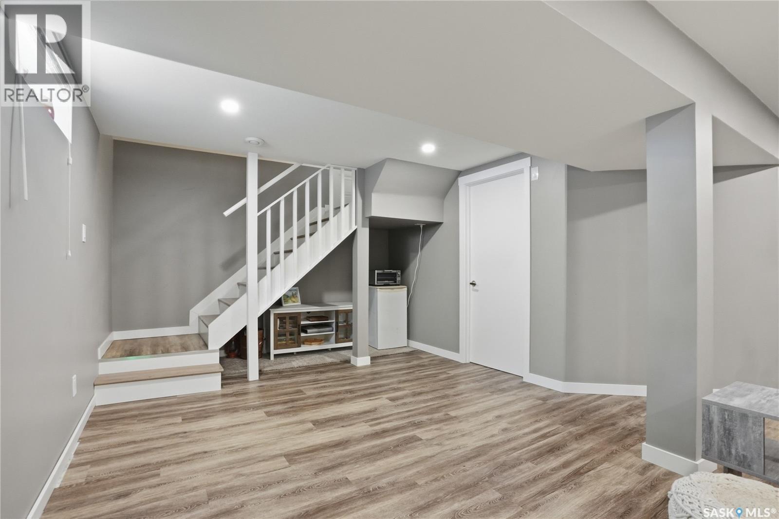 15 Stewart Avenue, Saskatoon, SK - Indoor