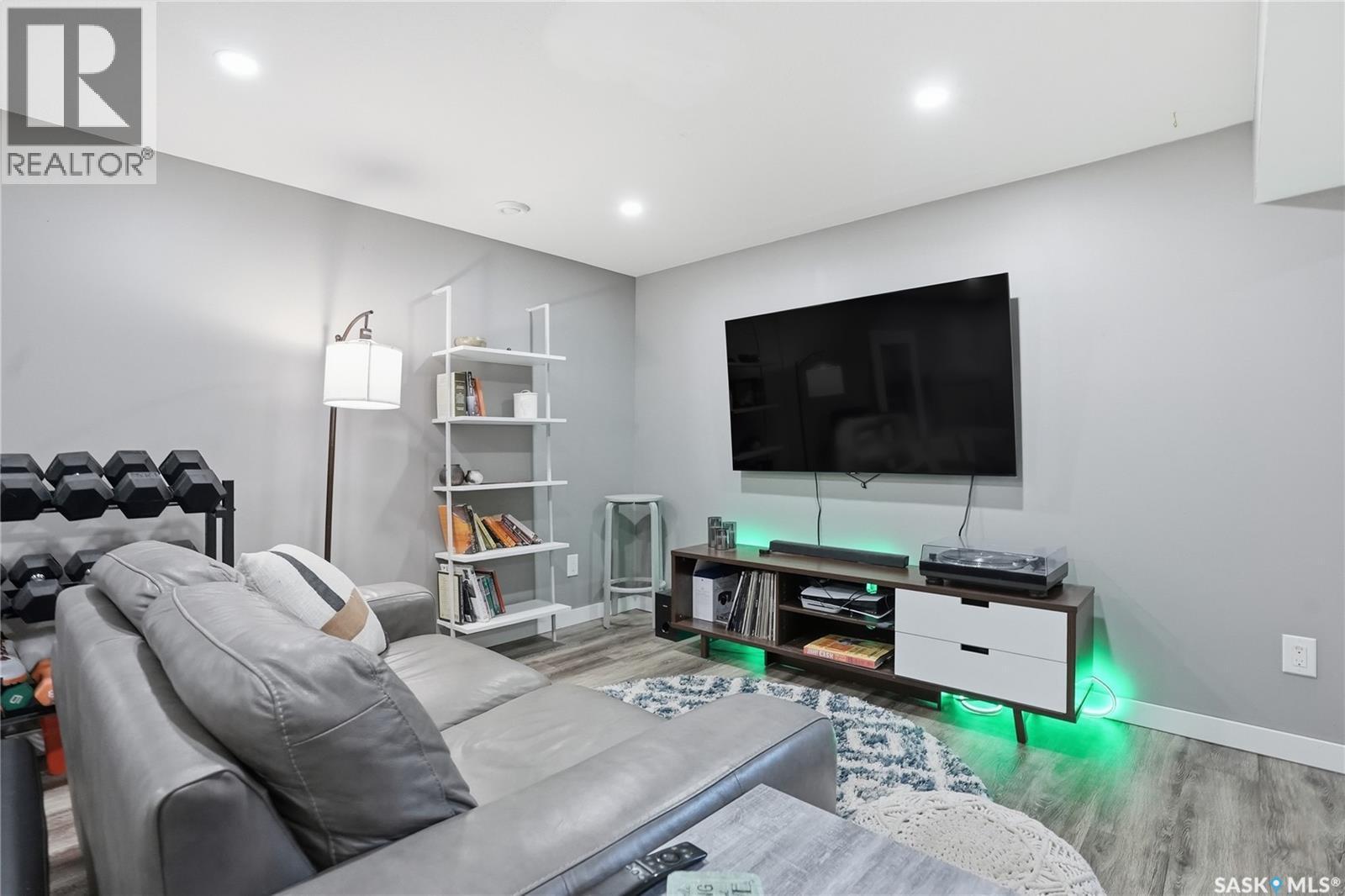 15 Stewart Avenue, Saskatoon, SK - Indoor