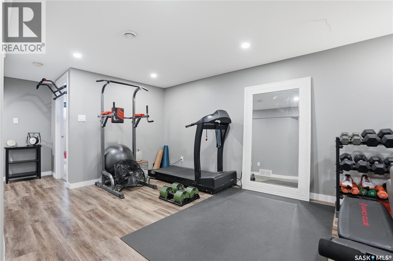 15 Stewart Avenue, Saskatoon, SK - Indoor Photo Showing Gym Room