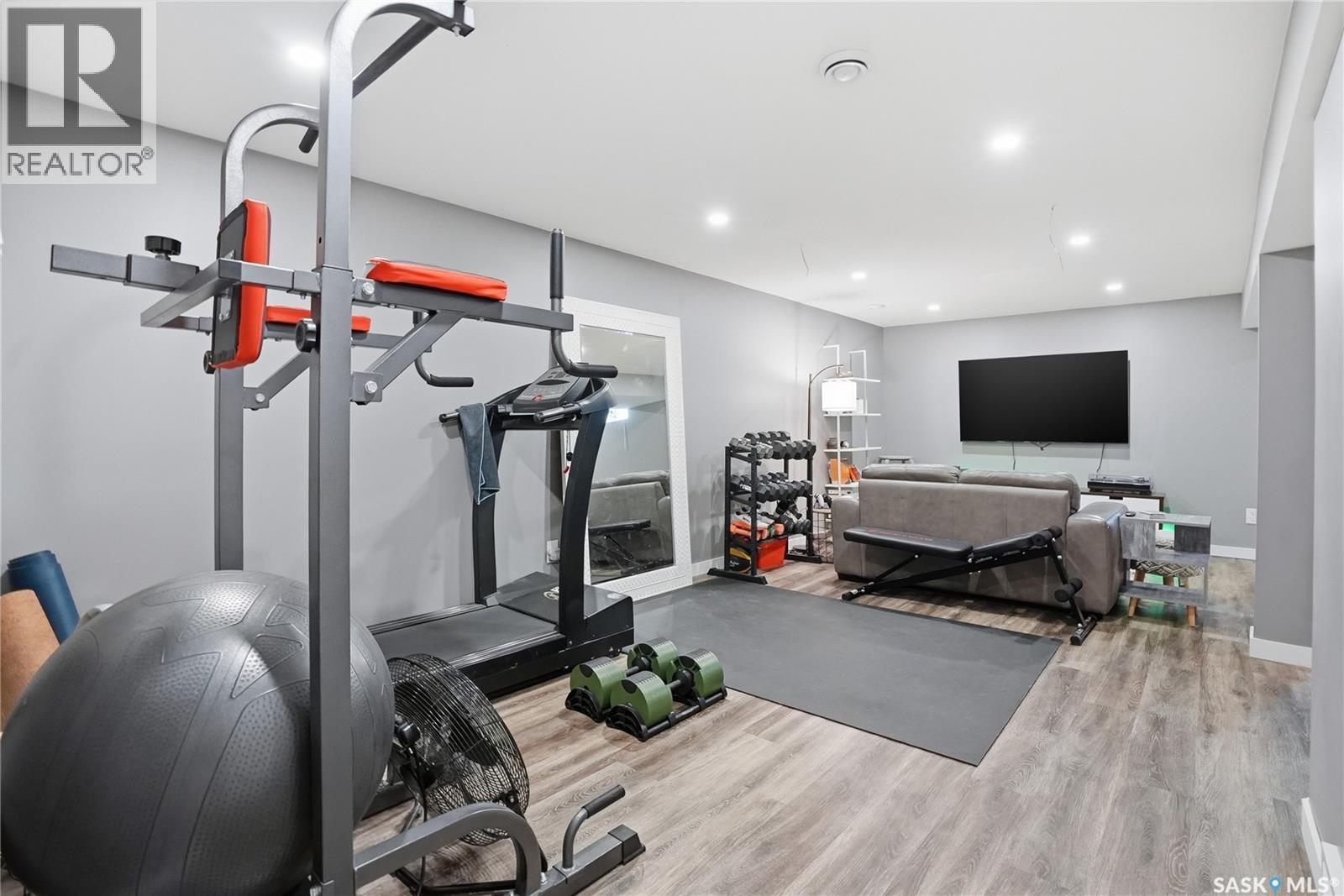 15 Stewart Avenue, Saskatoon, SK - Indoor Photo Showing Gym Room