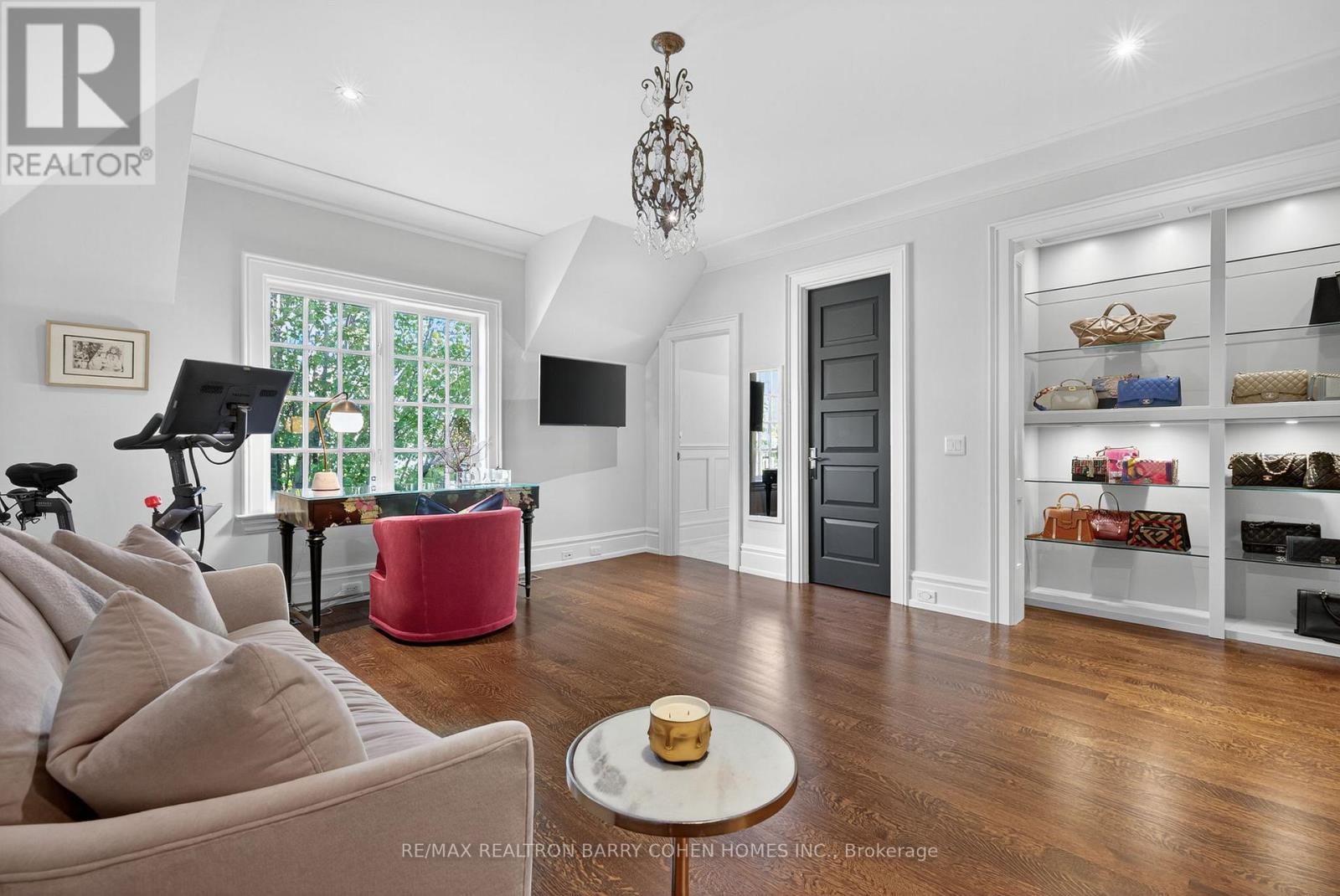 76 Arjay Crescent, Toronto, ON - Indoor Photo Showing Living Room