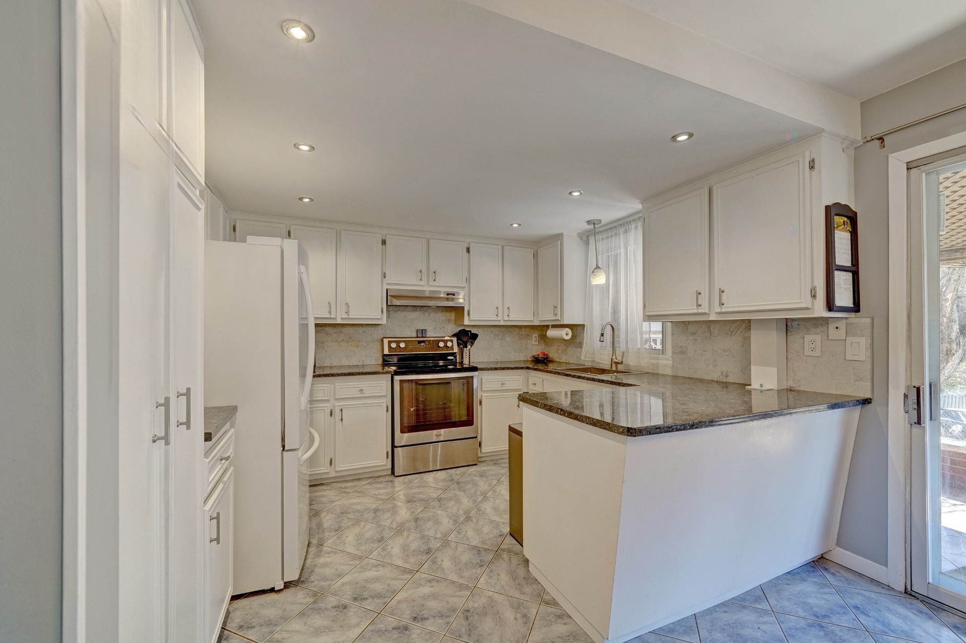 Cuisine - 2525 - 2535 Av. D'Athènes, Brossard, QC - Indoor Photo Showing Kitchen